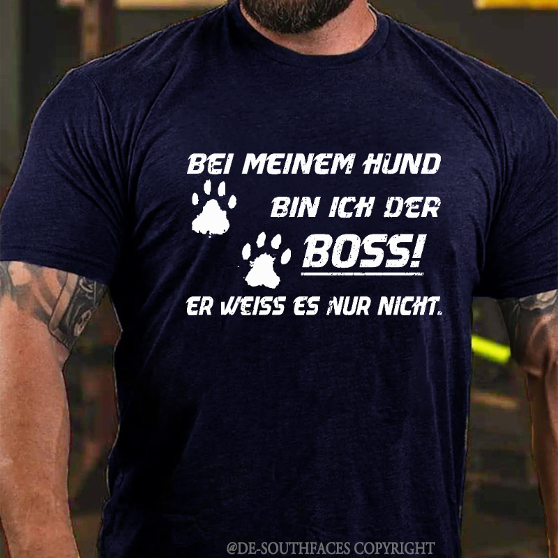 Bei Meinem Hund Bin Ich Der Boss! Er Weiss Es Nur Nicht T-Shirt